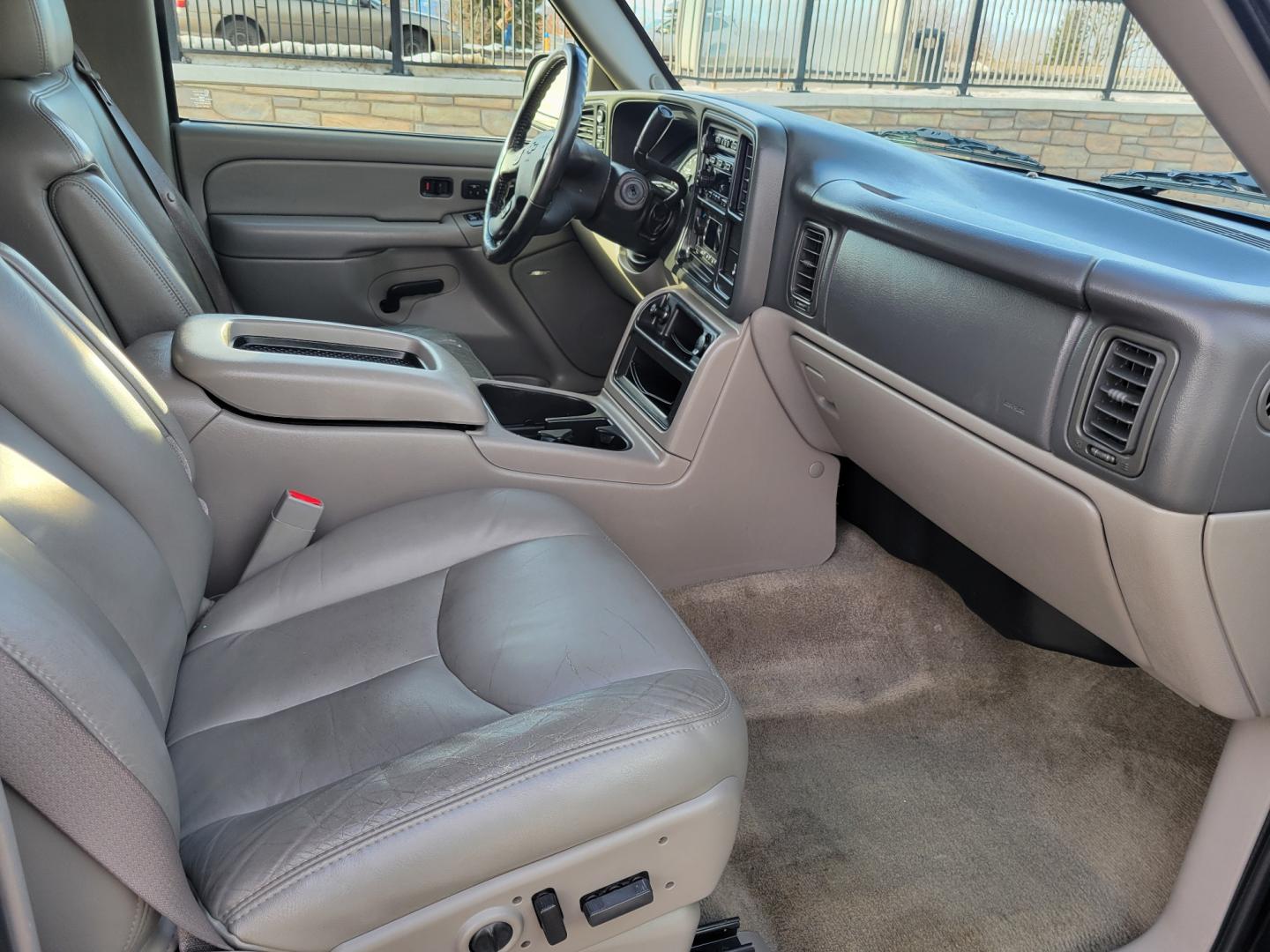 2006 Black /Tan Chevrolet Tahoe LT (1GNEK13Z76R) with an 5.3L V8 engine, Automatic transmission, located at 450 N Russell, Missoula, MT, 59801, (406) 543-6600, 46.874496, -114.017433 - Great Running Tahoe 4WD. 3rd Row Seat. Power Sunroof. Rear Entertainment. Power Heated Front Seats. Leather Seats. Front and Rear Climate Control. Running Boards. Cruise Control. Tilt. - Photo#10